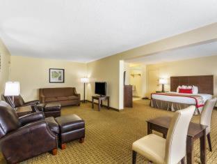 Hotel Ramada By Wyndham Houma Habitación foto